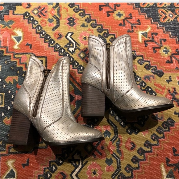 ANTHROPOLOGIE SEYCHELLES AROUND THE WORLD BOOTS - Picture 5 of 8